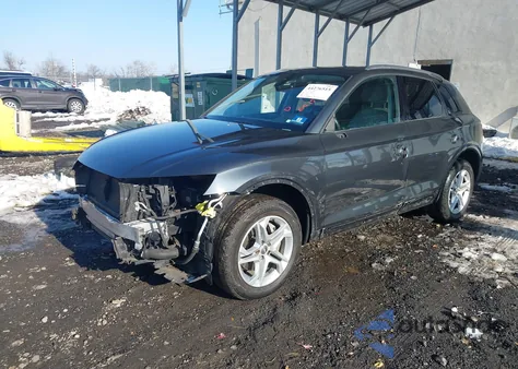 2018 Audi Q5 2.0T Premium/2.0T Tech Premium z USA, uszkodzony, nr VIN WA1ANAFY9J2227695